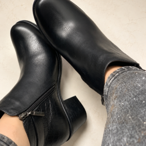 botin ref 556 cuero negro