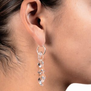 foto modelo aretes melcocha transparentes